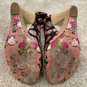 Betsy Johnson pink and black wedges. Size 9